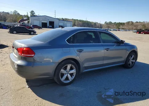 2013 Volkswagen Passat Se z USA, uszkodzony, nr VIN 1VWBP7A37DC094479